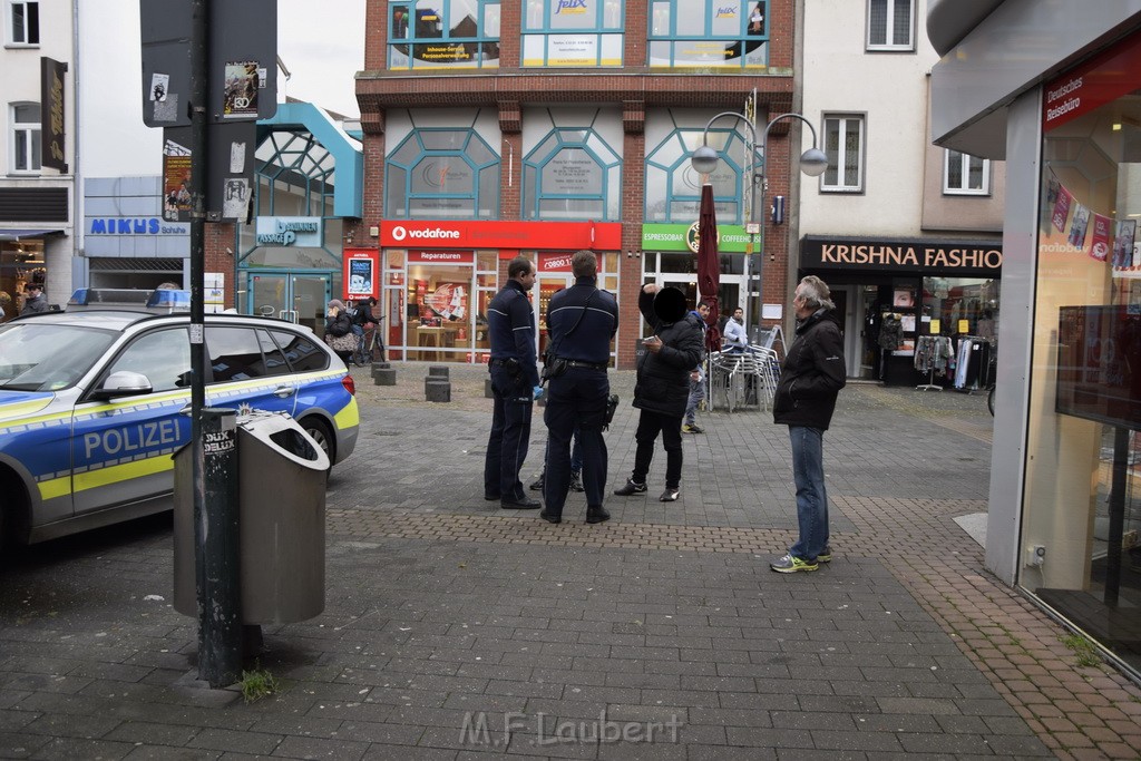 Einsatz BF Koeln Messerstecherei Koeln Porz Josefstr P21.JPG - Miklos Laubert